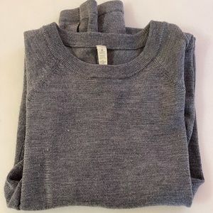 Grey lululemon knit sweater size 4